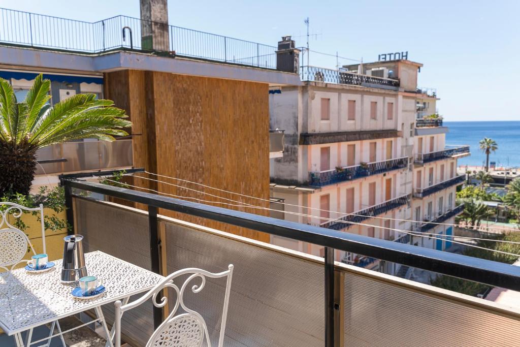 Vita — Balcone con vista interna