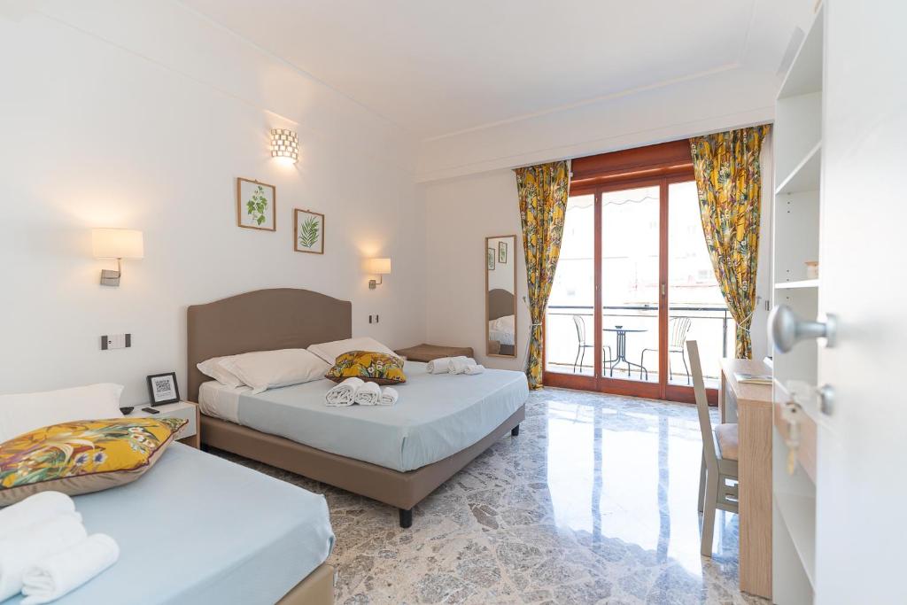 Maiori — Camera matrimoniale con terrazzo