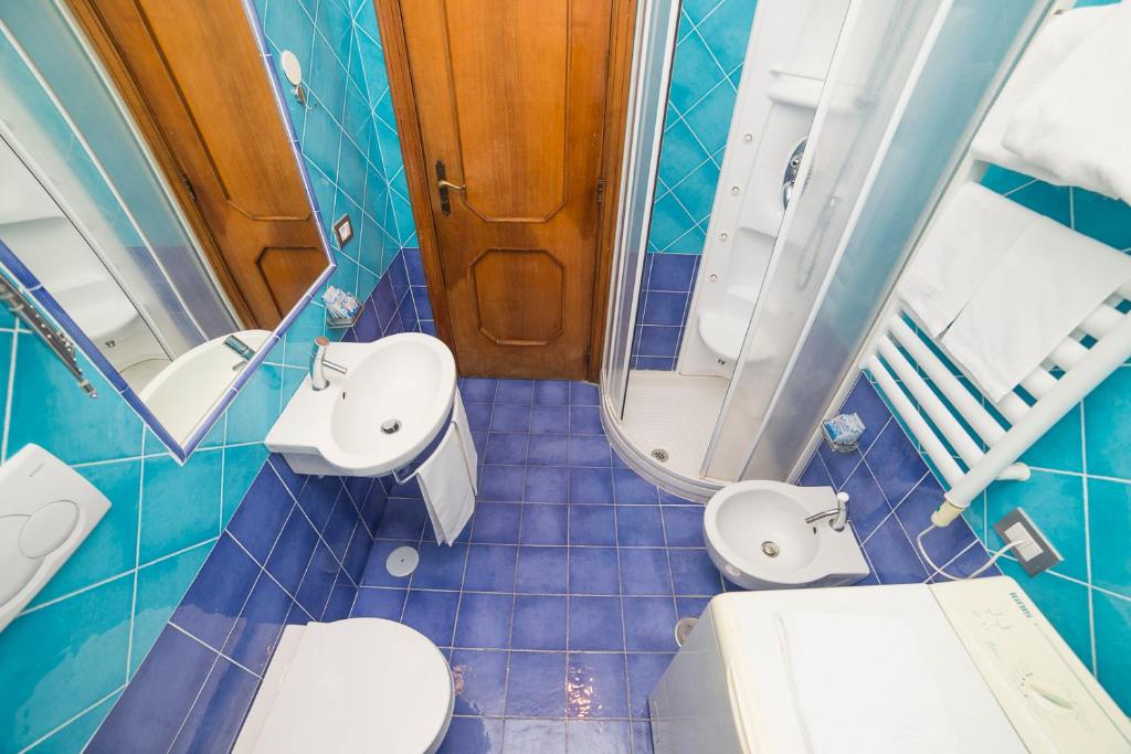 Ravello — Bagno con box doccia