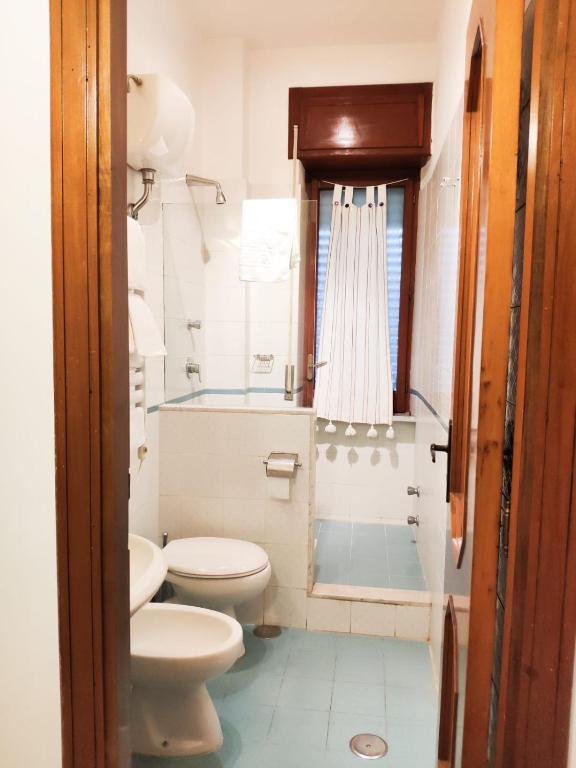 Atrani — Bagno con vista finestra