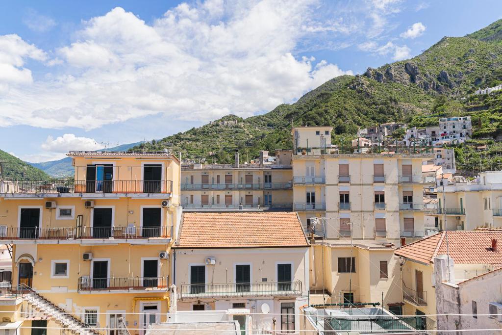 Dolce — Vista sui vicoli di Maiori