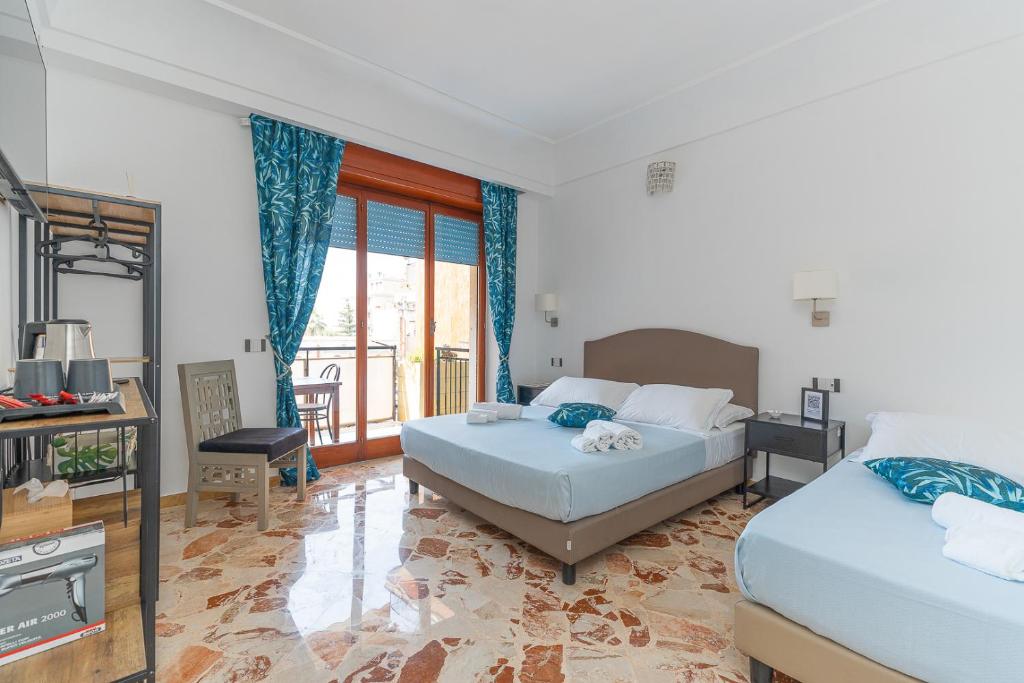 Maiori — Camera doppia con balcone e armadio